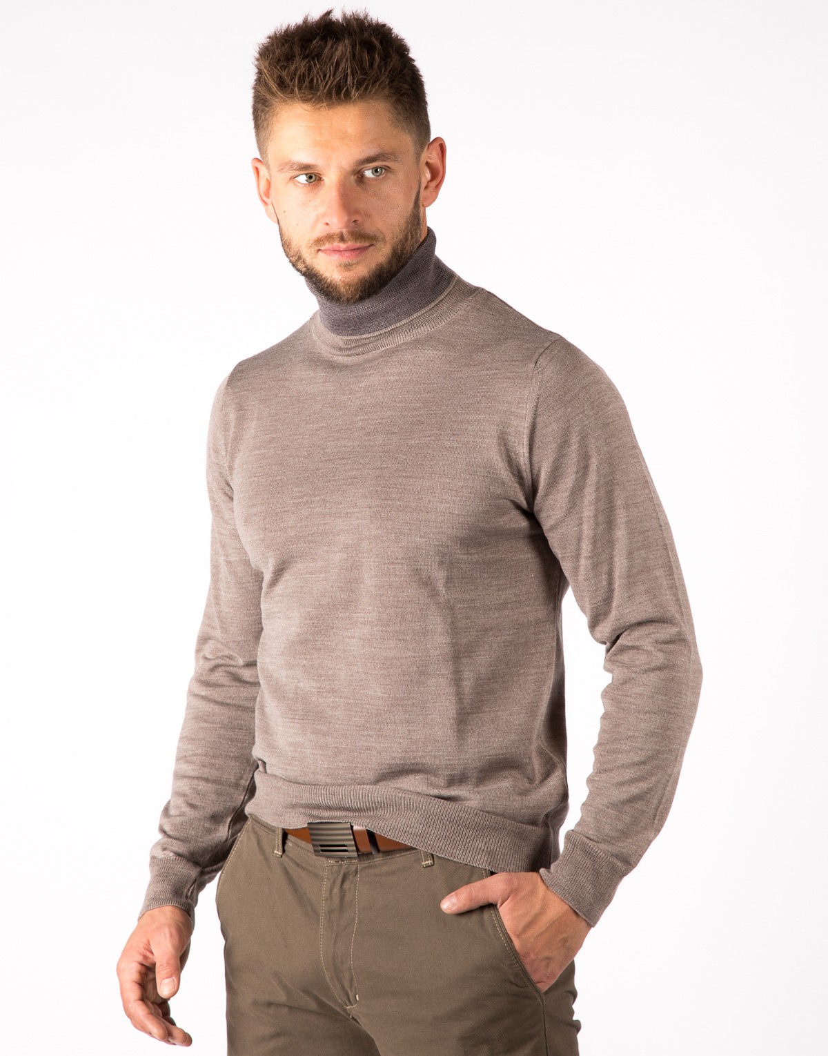 Beżowy sweter męski typu golf CT0098